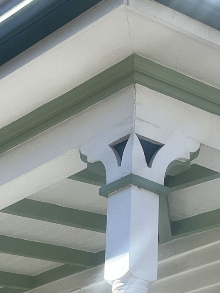 twin corner bracket close